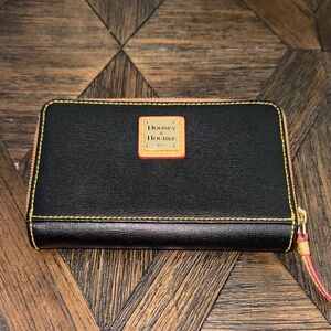 Dooney & Bourke Saffiano Leather Medium Continental Wallet – Black